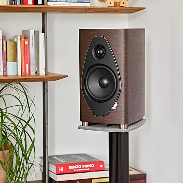 Sonus faber Sonetto G2 luidsprekert op Sonetto stand